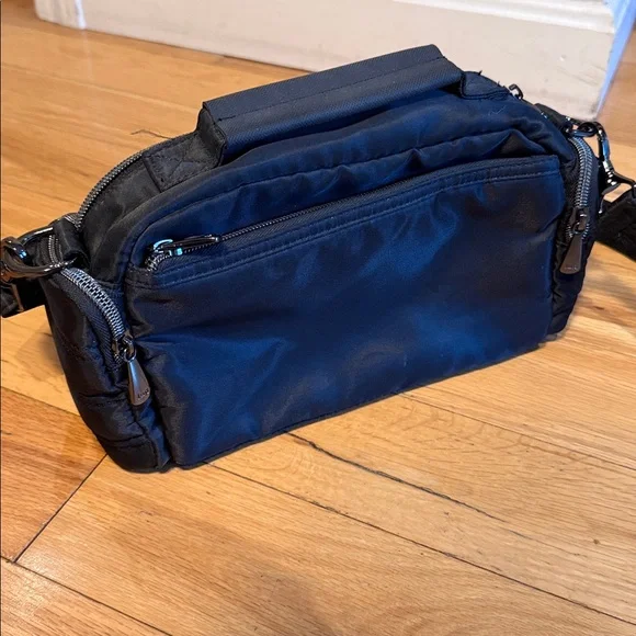 Lug Trolly Crossbody in black, like new - Picture 4 of 11